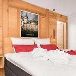 Im Chaletstil Schlossblick 51 Qm Wellness Fitness Sauna Bergroedelhof Apartman *