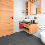 Im Chaletstil Schlossblick 51 Qm Wellness Fitness Sauna Bergroedelhof Apartman