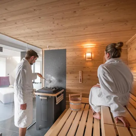 Im Chaletstil Schlossblick 51 Qm Wellness Fitness Sauna Bergroedelhof Appartement Feilitzsch
